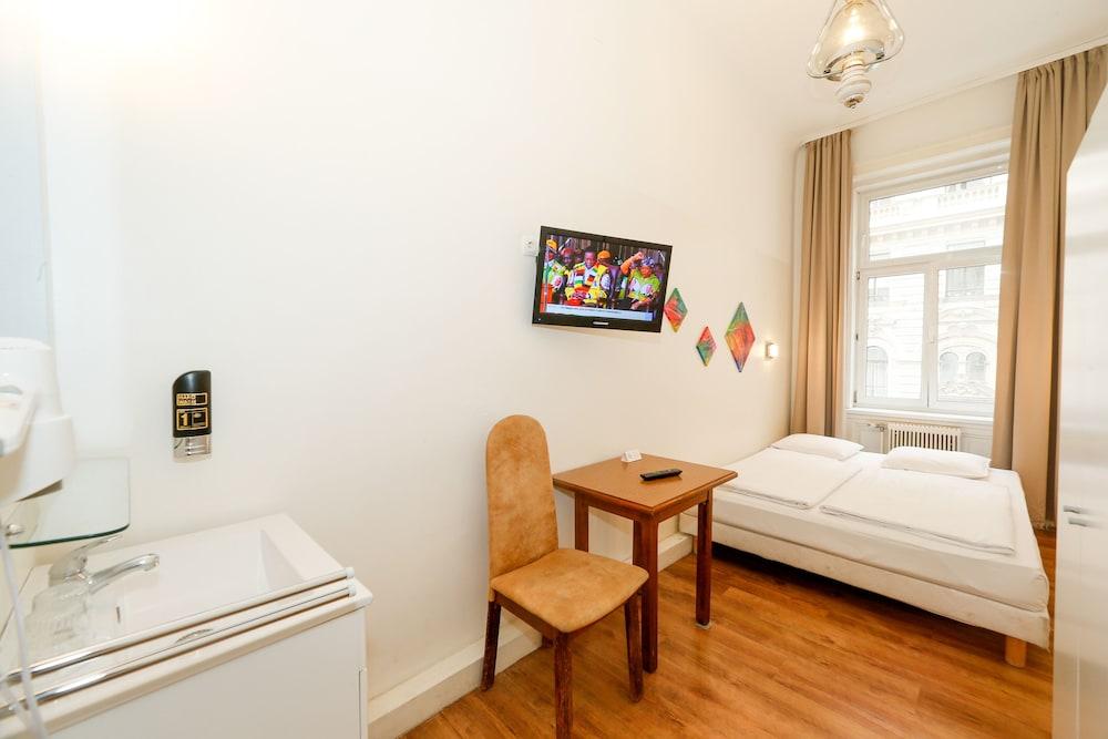 Timeout City Hotel, 5 Min To City Center, Self Check In Вена Экстерьер фото