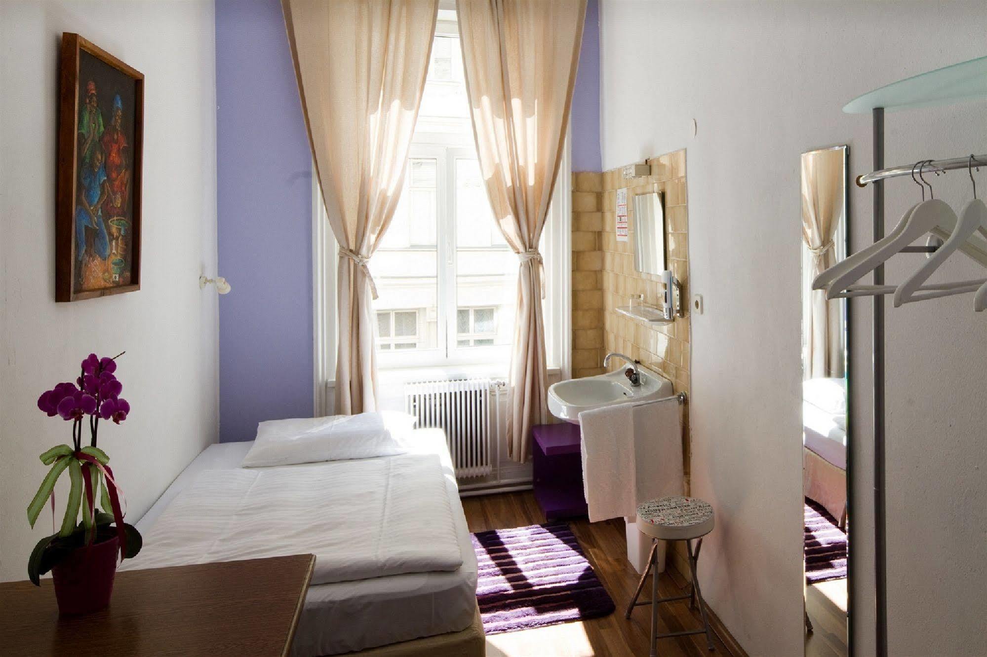 Timeout City Hotel, 5 Min To City Center, Self Check In Вена Экстерьер фото